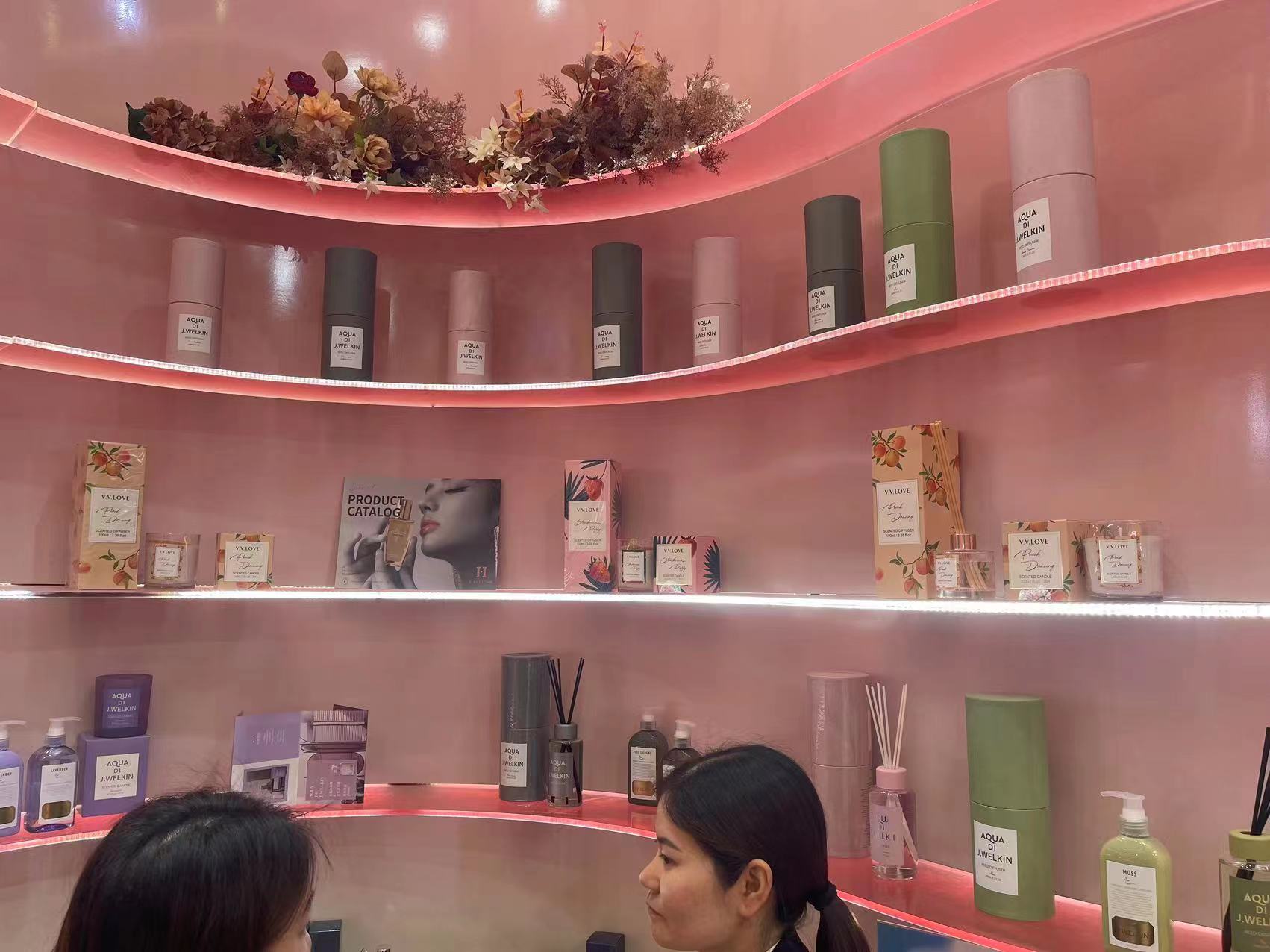 軍興溢美帶大家走進第27屆CBE上?；瘖y品行業(yè)展會