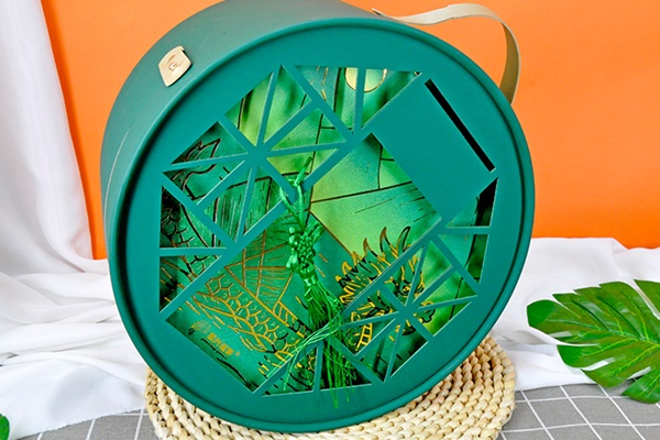 創(chuàng)意鏤空禮盒包裝